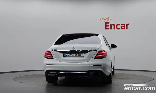 Mercedes-Benz E-Class 2019 2.0 автомат (гидро), миниатюра 3