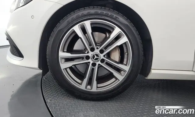 Mercedes-Benz E-Class 2021 2.0 автомат (гидро), миниатюра 5 Mercedes-Benz E-Class 2021 2.0 автомат (гидро), миниатюра 5