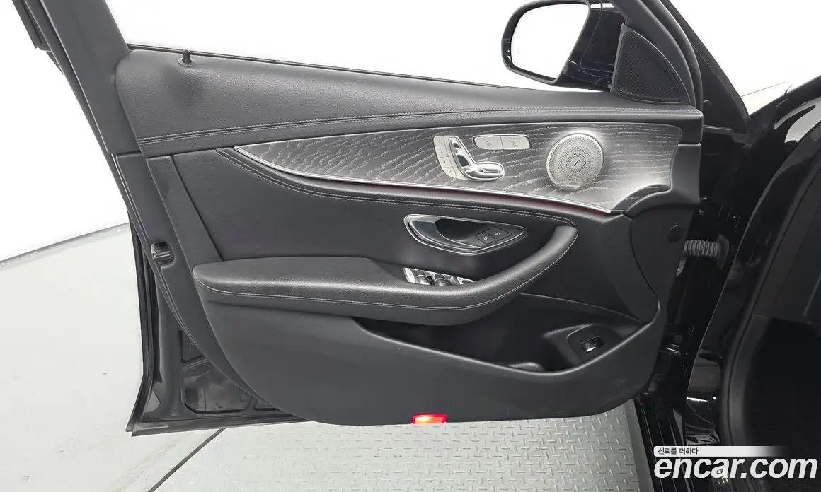 Mercedes-Benz E-Class 2022 2.0 автомат (гидро), фото 13