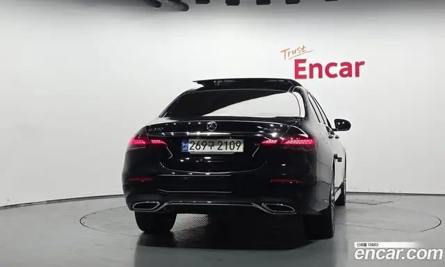Mercedes-Benz E-Class 2022 2.0 автомат (гидро), миниатюра 3