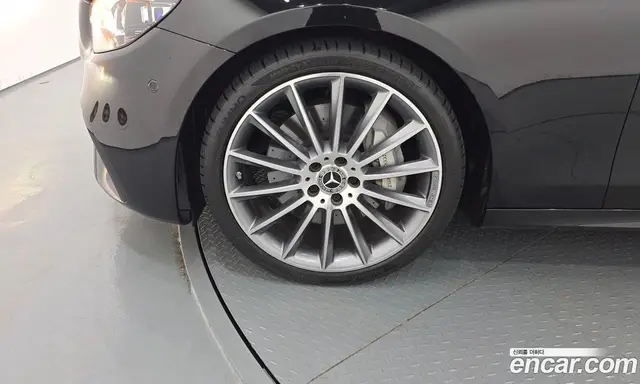 Mercedes-Benz E-Class 2022 2.0 автомат (гидро), миниатюра 4