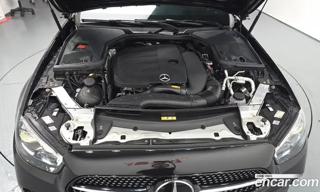 Mercedes-Benz E-Class 2022 2.0 автомат (гидро), миниатюра 5