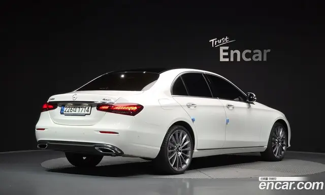 Mercedes-Benz E-Class 2023 3.0 автомат (гидро), миниатюра 2