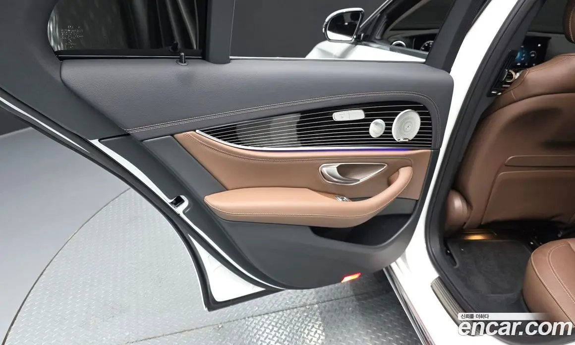Mercedes-Benz E-Class 2023 3.0 автомат (гидро), фото 15