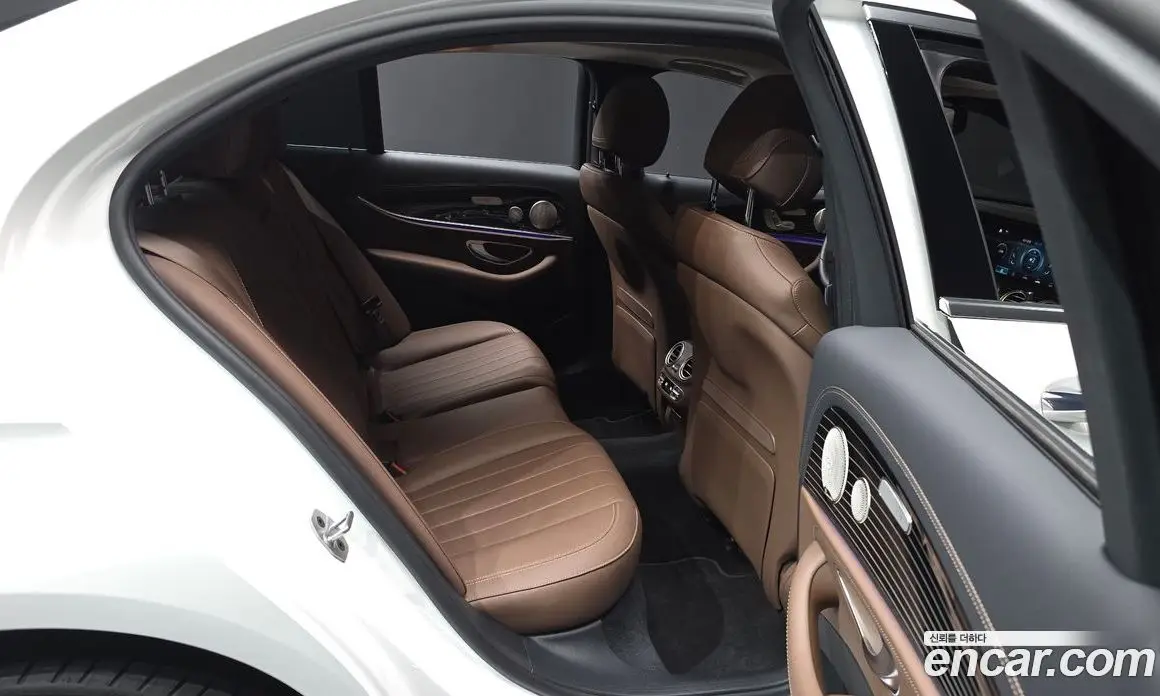 Mercedes-Benz E-Class 2023 3.0 автомат (гидро), фото 18