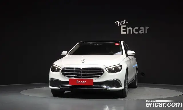 Mercedes-Benz E-Class 2023 3.0 автомат (гидро), миниатюра 3