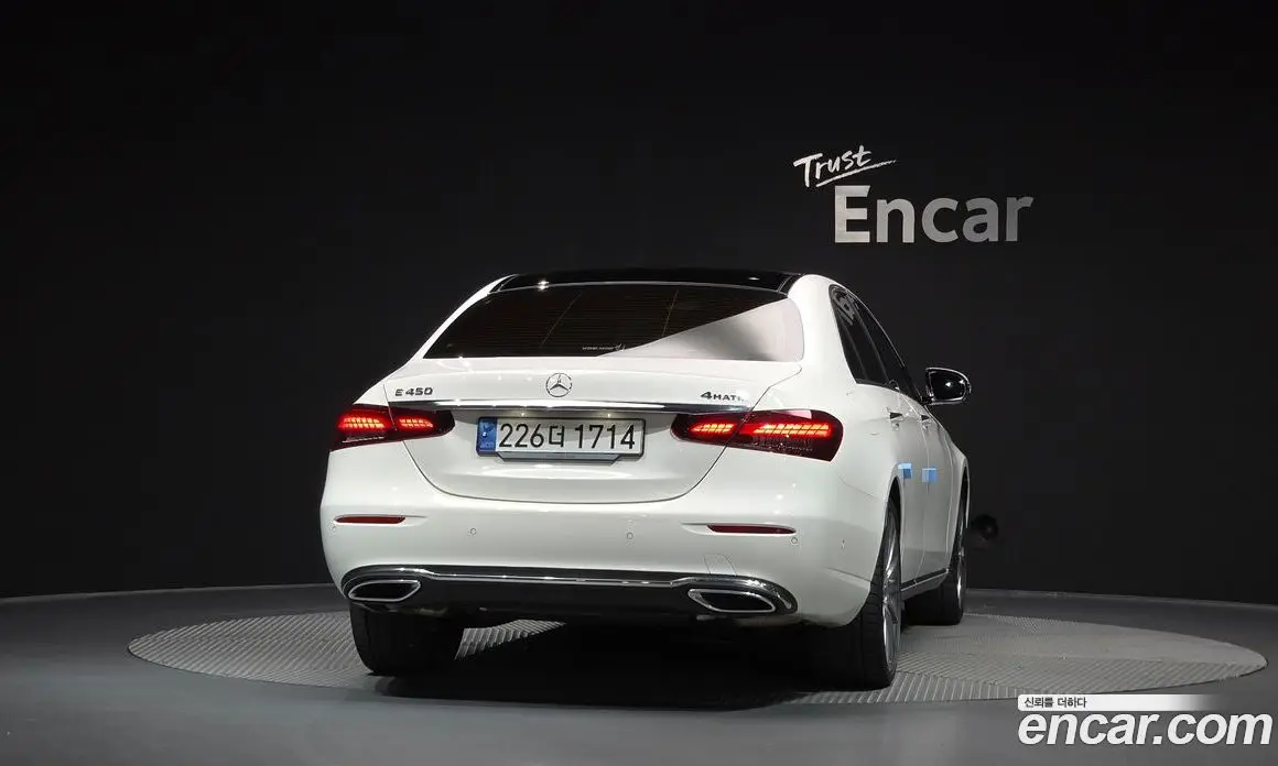 Mercedes-Benz E-Class 2023 3.0 автомат (гидро), фото 4