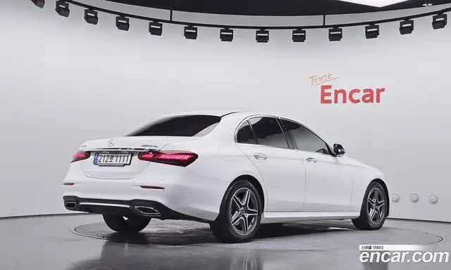 Mercedes-Benz E-Class 2023 2.0 автомат (гидро), миниатюра 2