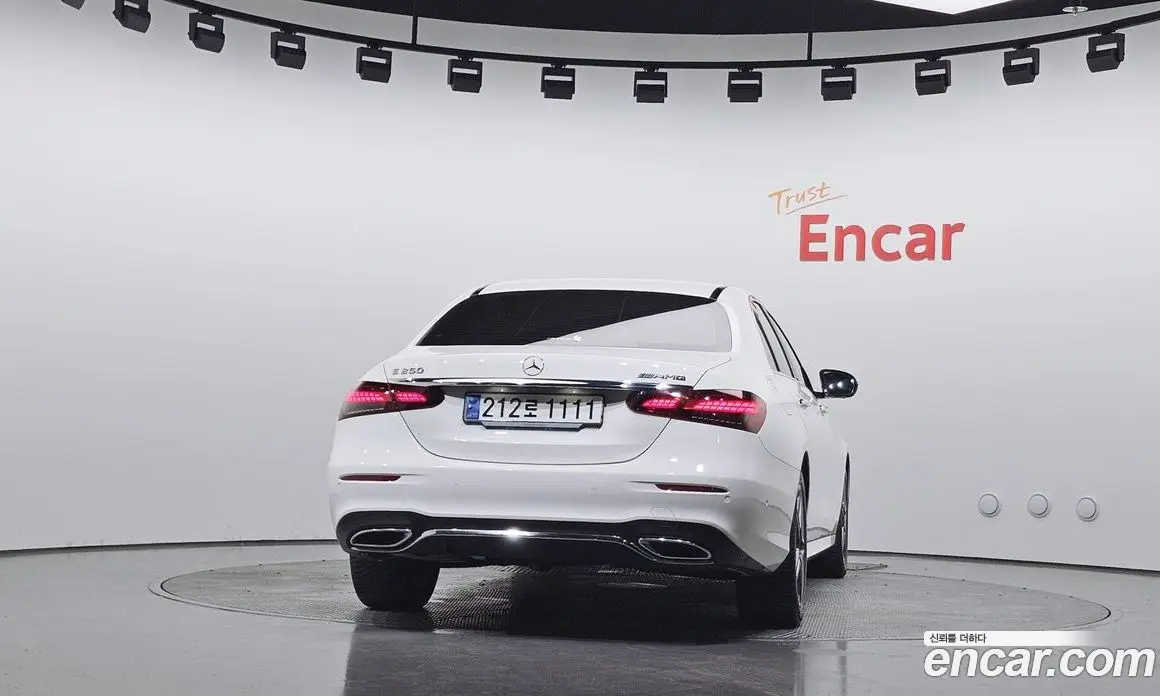 Mercedes-Benz E-Class 2023 2.0 автомат (гидро), фото 4