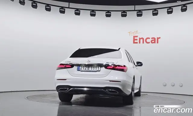 Mercedes-Benz E-Class 2023 2.0 автомат (гидро), миниатюра 4