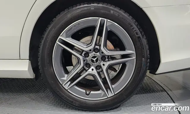 Mercedes-Benz E-Class 2023 2.0 автомат (гидро), миниатюра 7