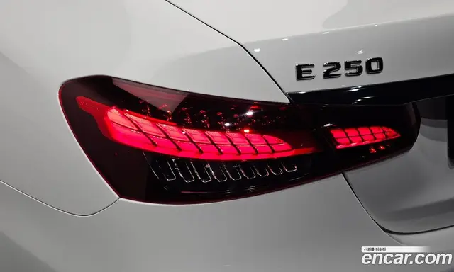 Mercedes-Benz E-Class 2023 2.0 автомат (гидро), миниатюра 9