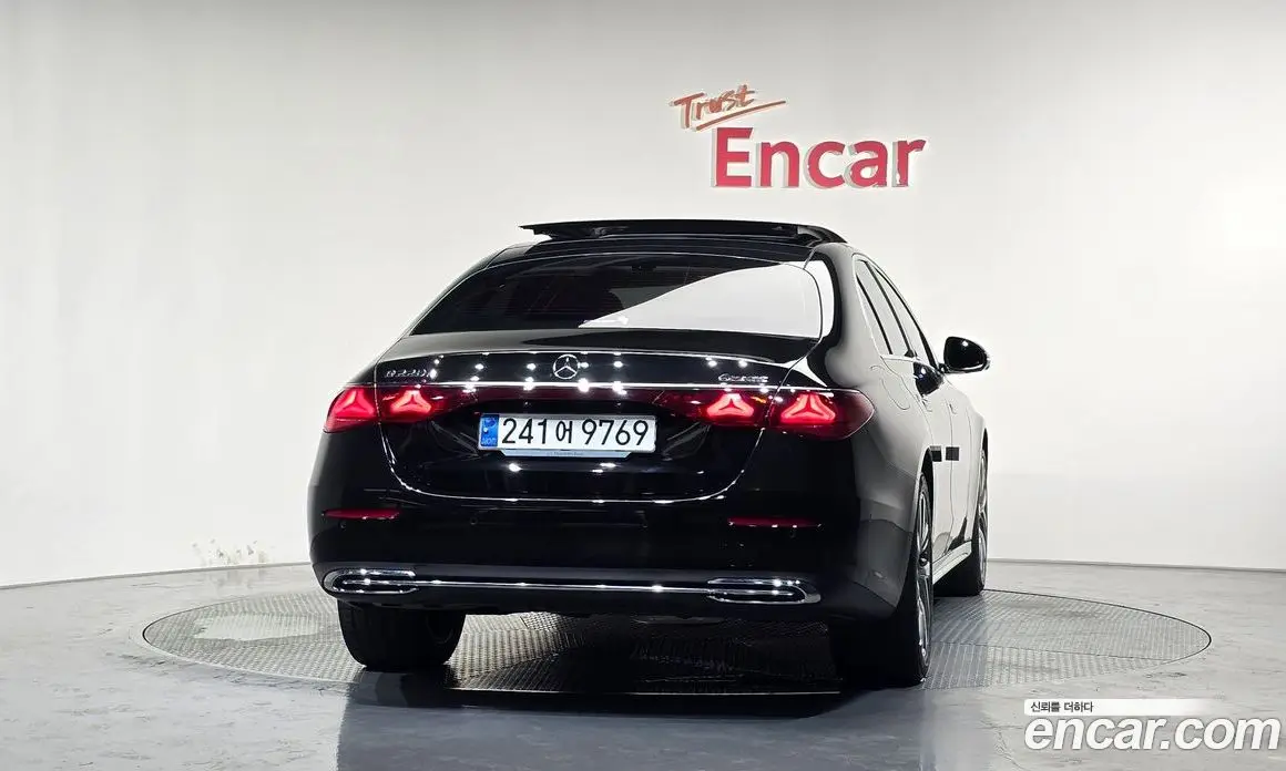 Mercedes-Benz E-Class 2024 2.0 автомат (гидро), фото 4