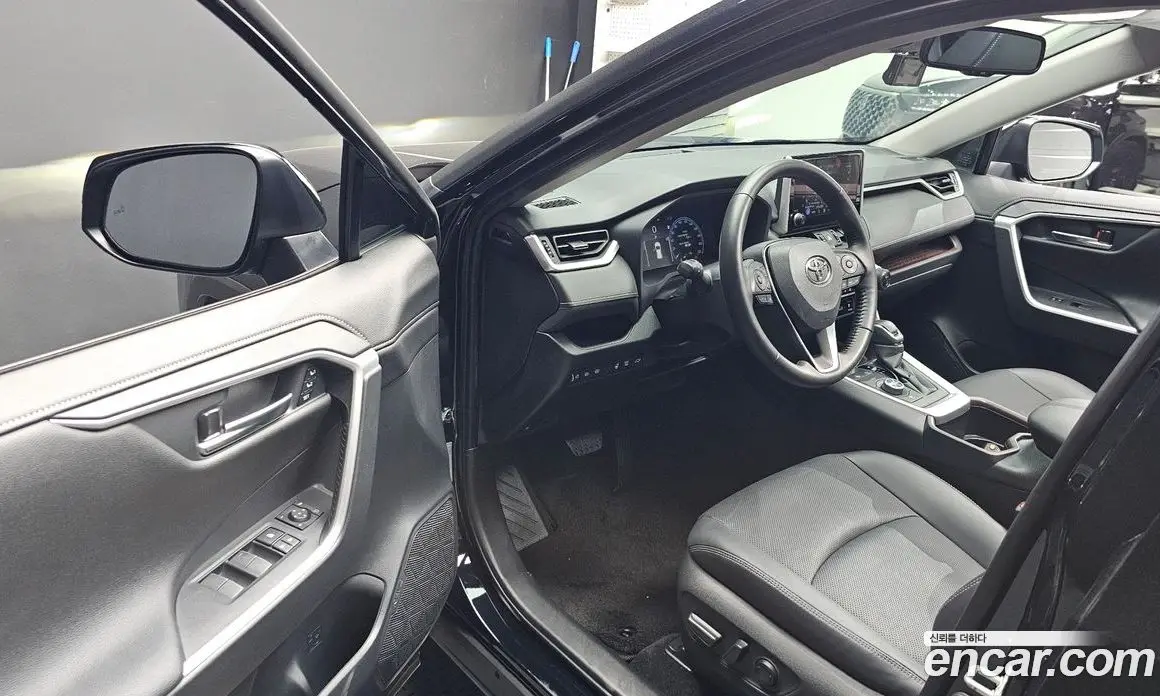 Toyota RAV4 2023 2.5 автомат (гидро), фото 13
