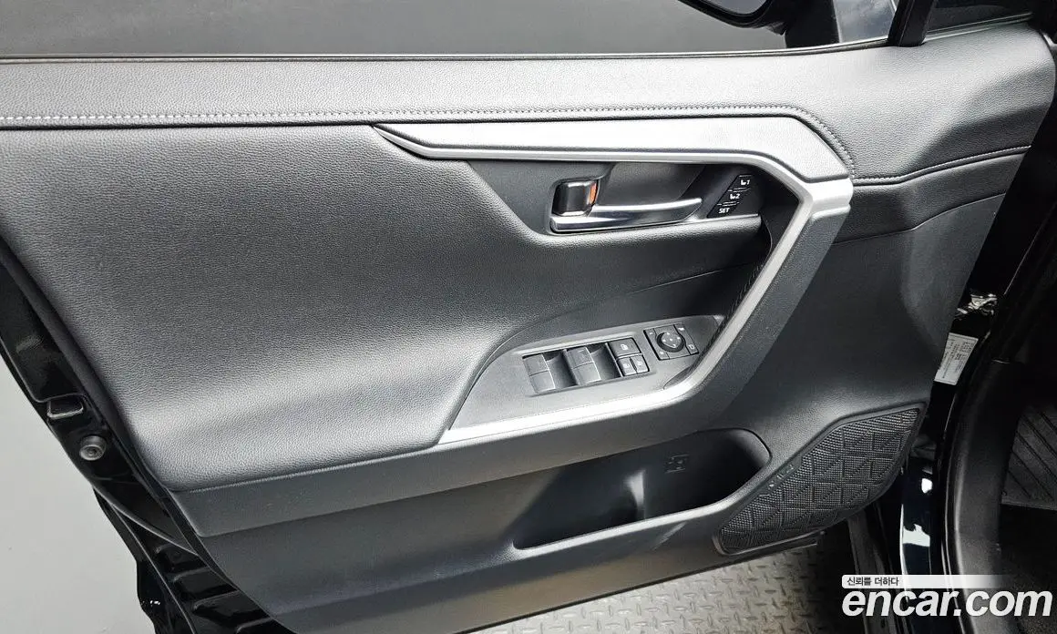 Toyota RAV4 2023 2.5 автомат (гидро), фото 14