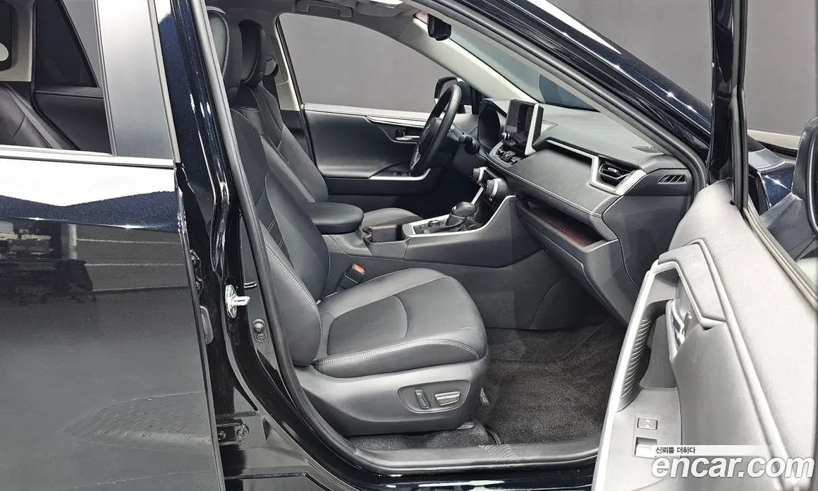 Toyota RAV4 2023 2.5 автомат (гидро), фото 16