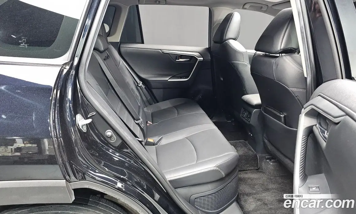 Toyota RAV4 2023 2.5 автомат (гидро), фото 17