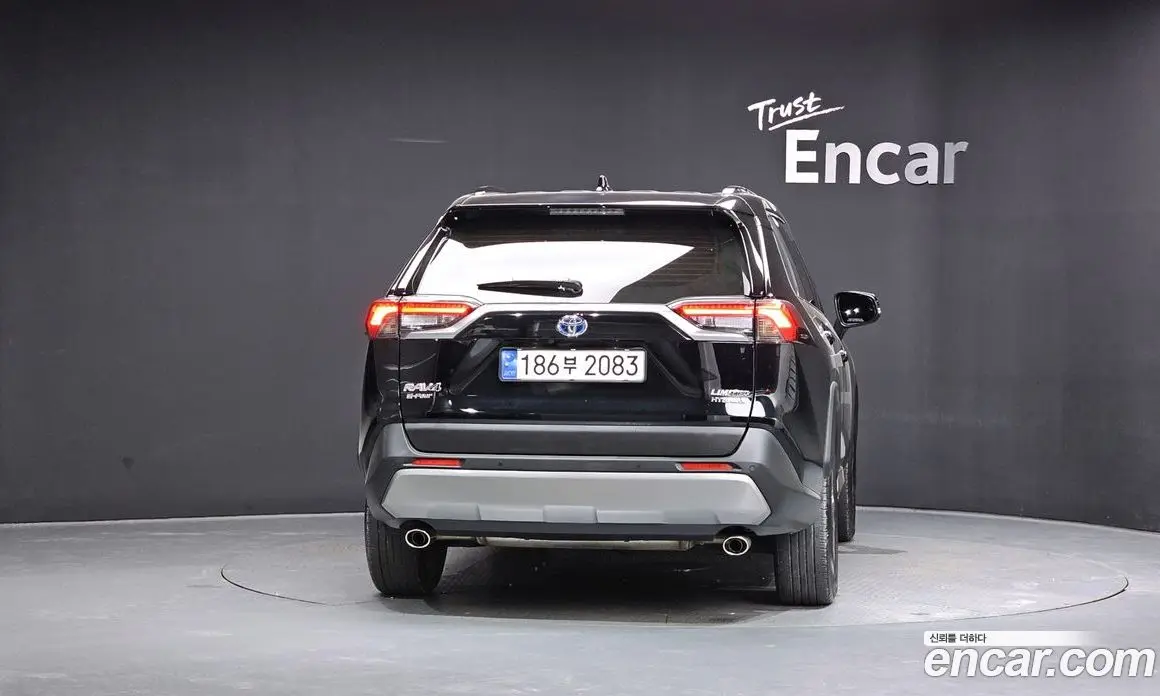 Toyota RAV4 2023 2.5 автомат (гидро), фото 4