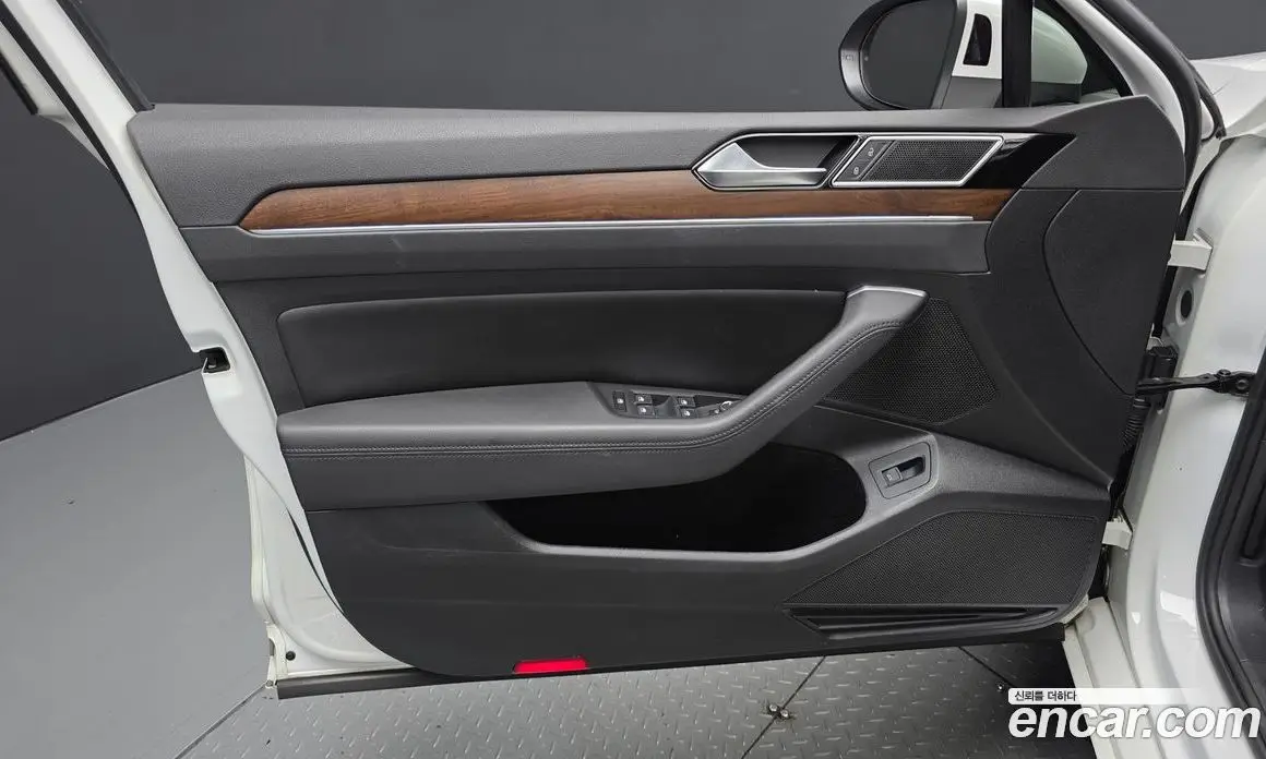 Volkswagen Passat 2018 2.0 автомат (гидро), фото 14