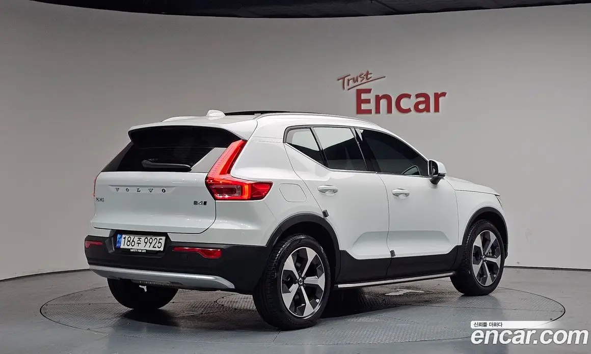 Volvo XC40 2023 2.0 автомат (гидро), фото 1 Volvo XC40 2023 2.0 автомат (гидро), фото 1