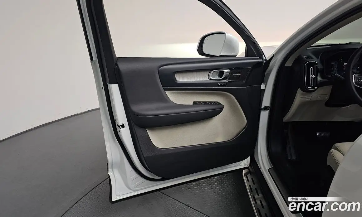 Volvo XC40 2023 2.0 автомат (гидро), фото 13 Volvo XC40 2023 2.0 автомат (гидро), фото 13