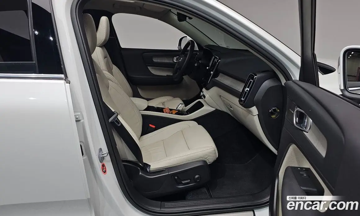 Volvo XC40 2023 2.0 автомат (гидро), фото 15 Volvo XC40 2023 2.0 автомат (гидро), фото 15
