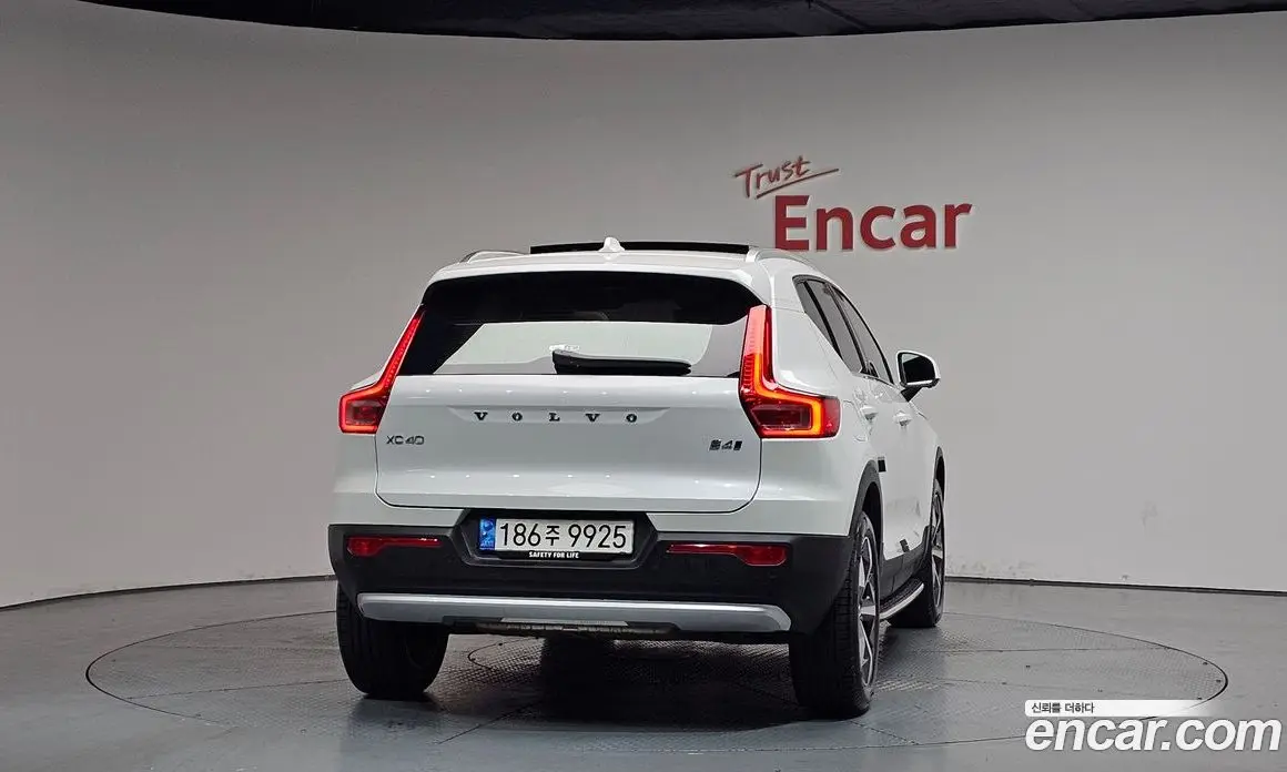 Volvo XC40 2023 2.0 автомат (гидро), фото 3 Volvo XC40 2023 2.0 автомат (гидро), фото 3
