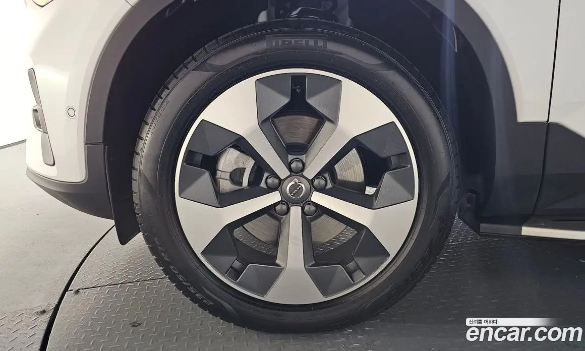 Volvo XC40 2023 2.0 автомат (гидро), фото 4 Volvo XC40 2023 2.0 автомат (гидро), фото 4