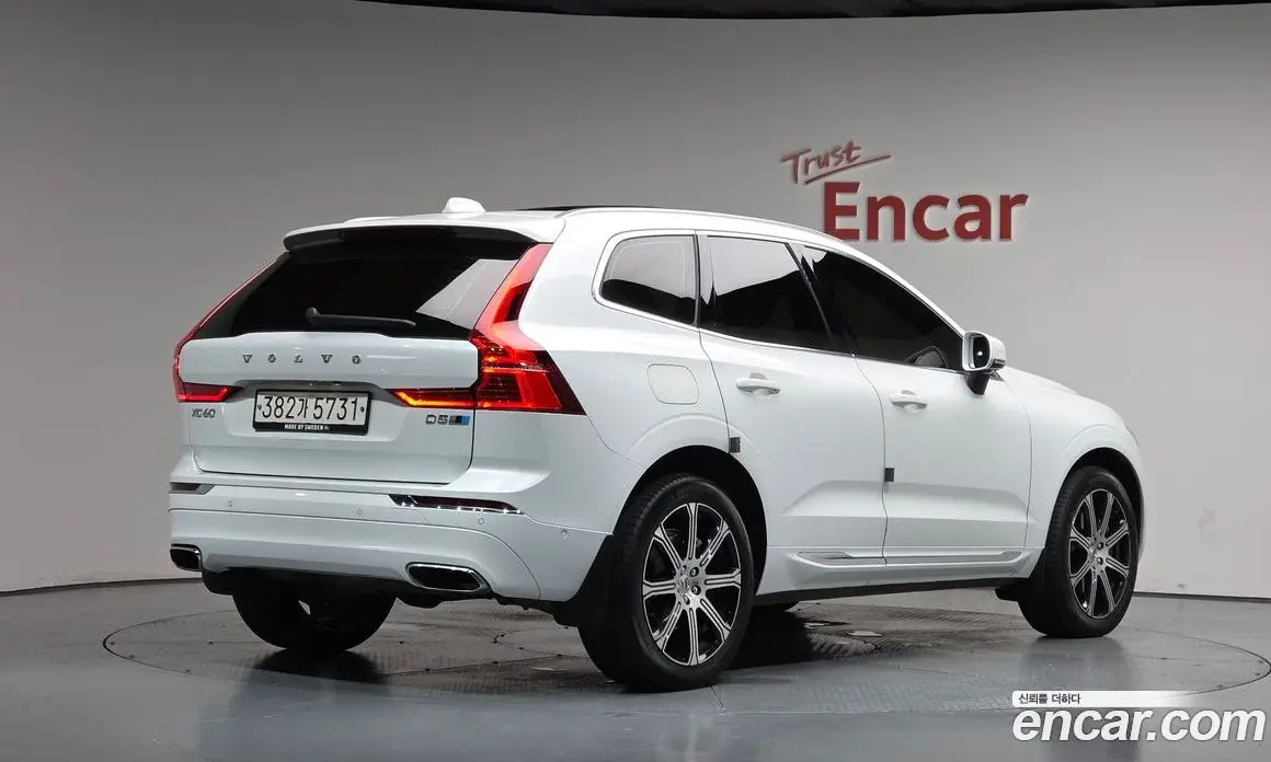 Volvo XC60 2020 2.0 автомат (гидро), фото 1 Volvo XC60 2020 2.0 автомат (гидро), фото 1