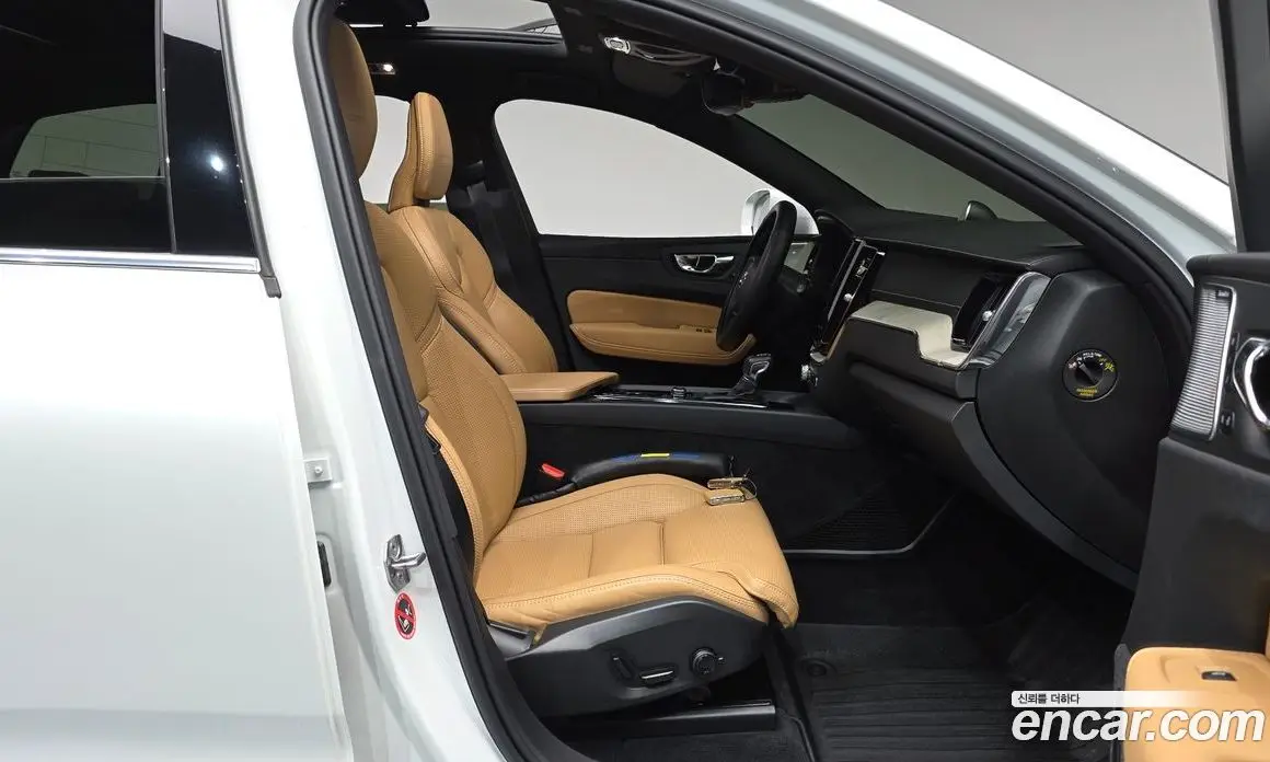 Volvo XC60 2020 2.0 автомат (гидро), фото 15 Volvo XC60 2020 2.0 автомат (гидро), фото 15