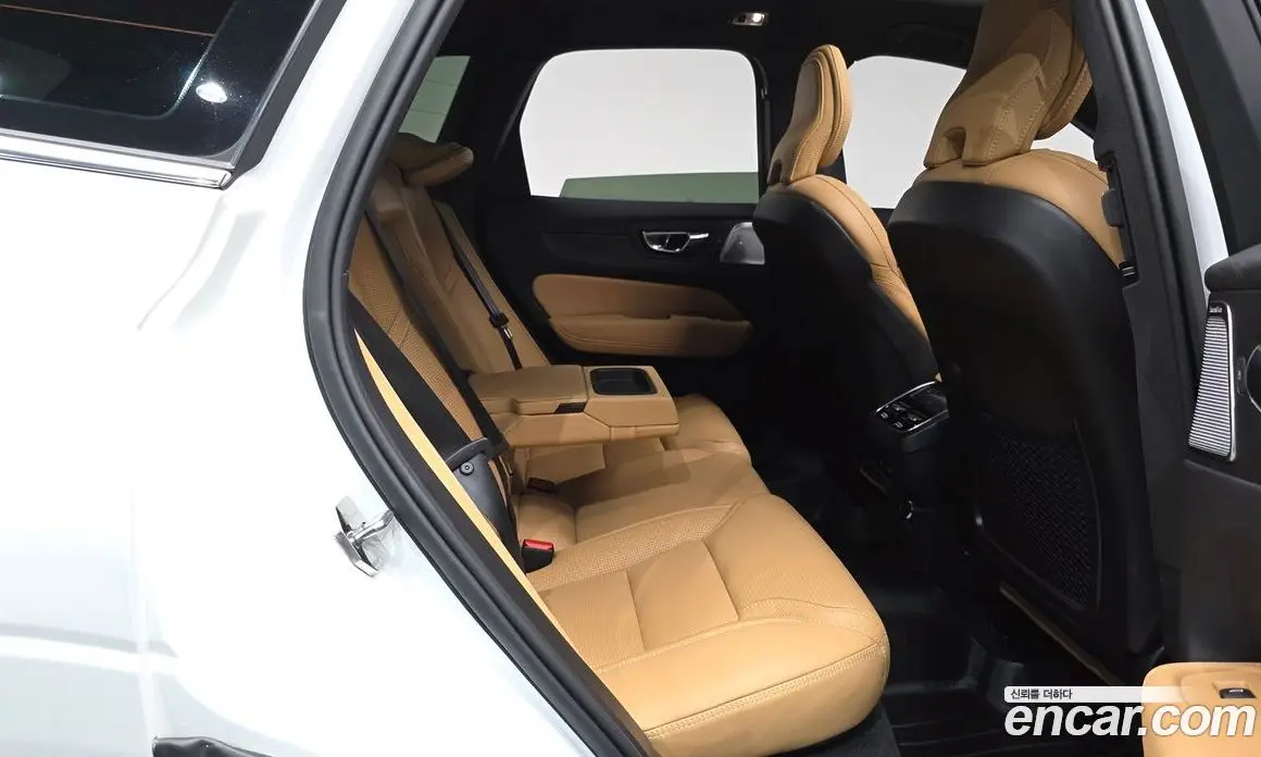 Volvo XC60 2020 2.0 автомат (гидро), фото 16 Volvo XC60 2020 2.0 автомат (гидро), фото 16