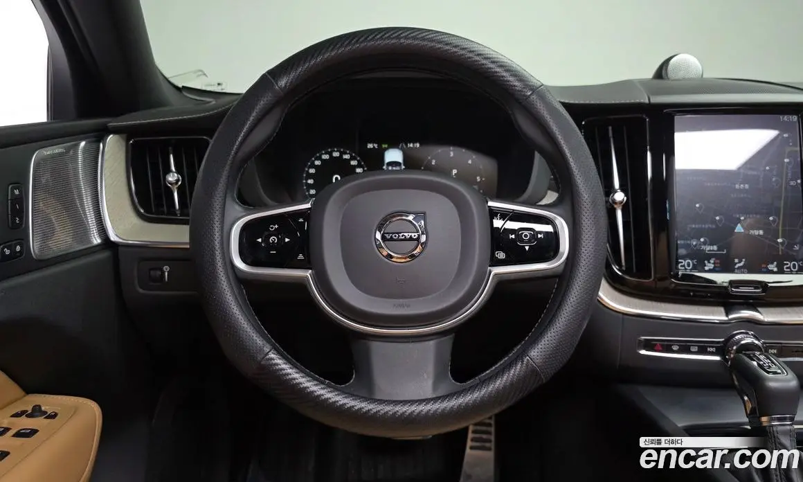 Volvo XC60 2020 2.0 автомат (гидро), фото 17 Volvo XC60 2020 2.0 автомат (гидро), фото 17