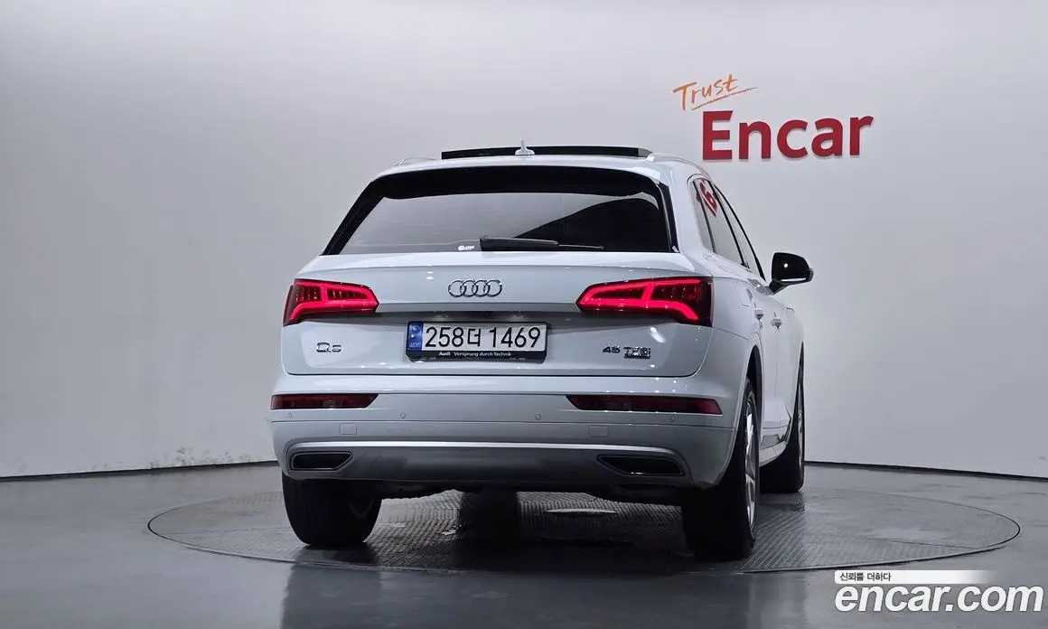 Audi Q5 2020 2.0 автомат (гидро), фото 4