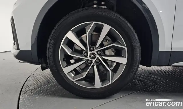 Audi Q5 2024 2.0 автомат (гидро), миниатюра 4