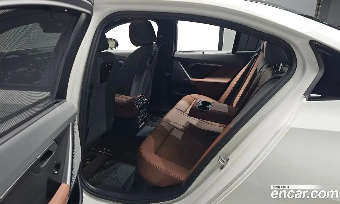 BMW 5 серия 2025 2.0 автомат (гидро), фото 15 BMW 5 серия 2025 2.0 автомат (гидро), фото 15