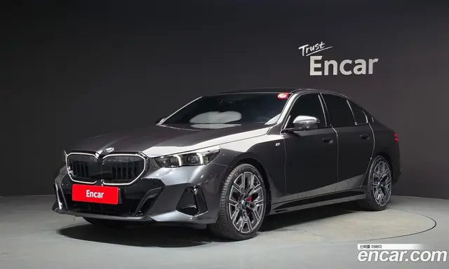 BMW 5 серия, 2025, 5 208 км