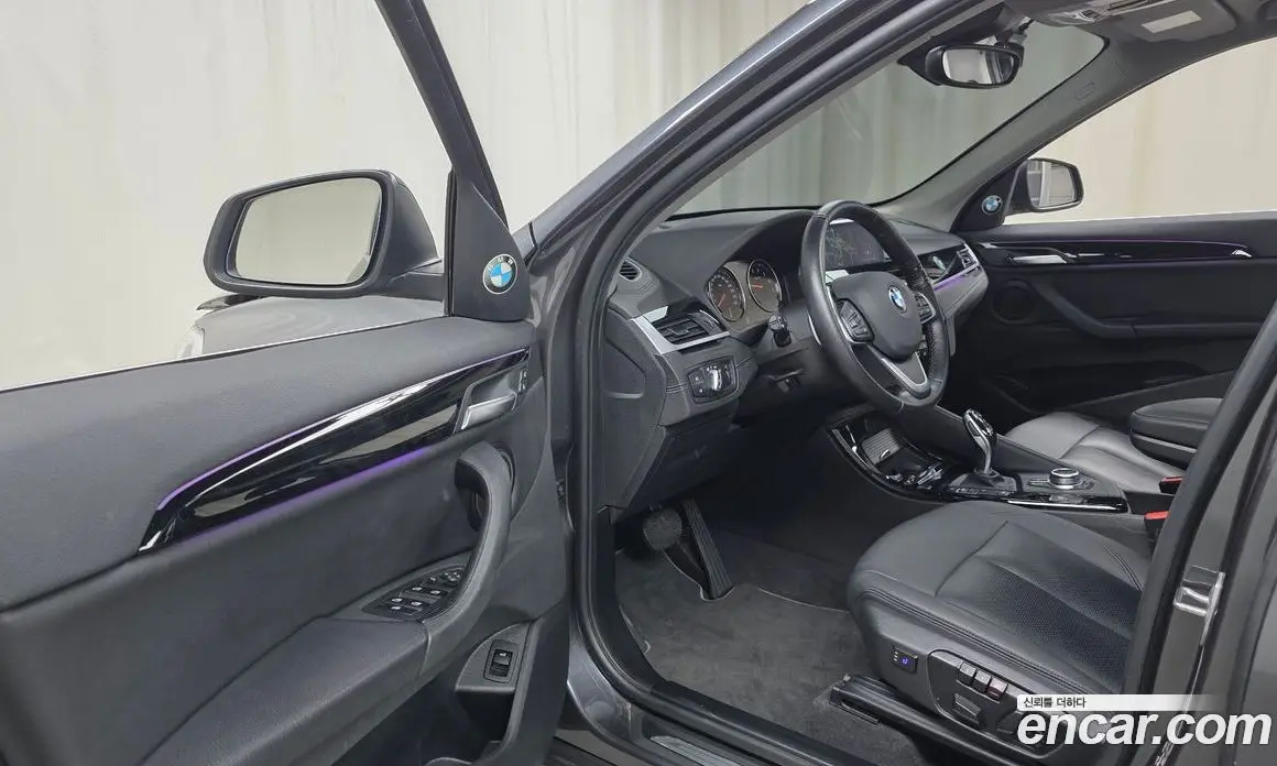 BMW X1 2022 2.0 автомат (гидро), фото 13