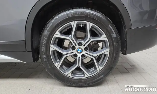 BMW X1 2022 2.0 автомат (гидро), миниатюра 7