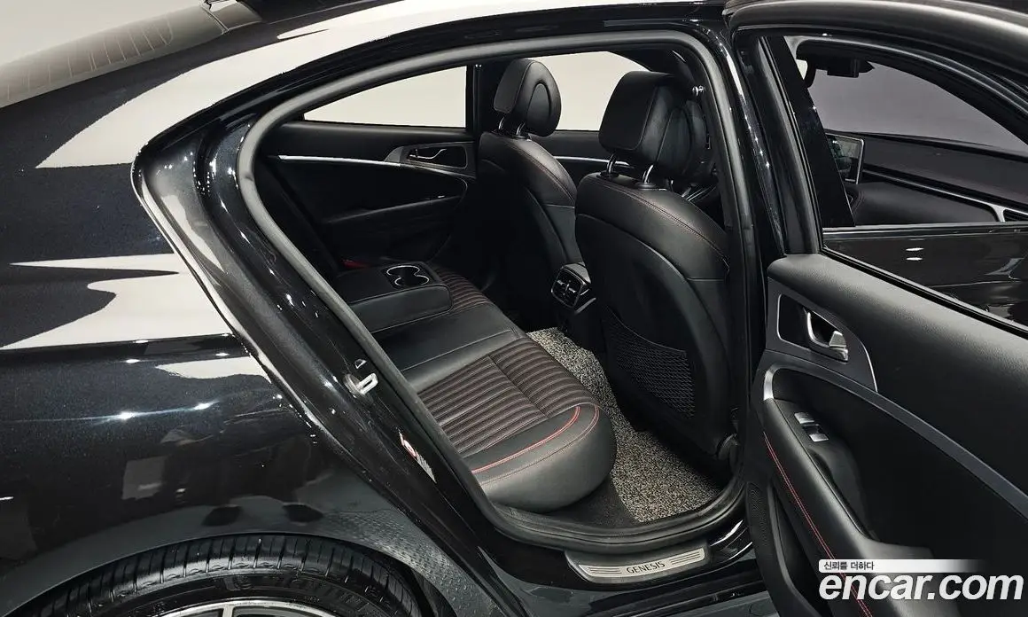 Genesis G70 2018 2.0 автомат (гидро), фото 17 Genesis G70 2018 2.0 автомат (гидро), фото 17