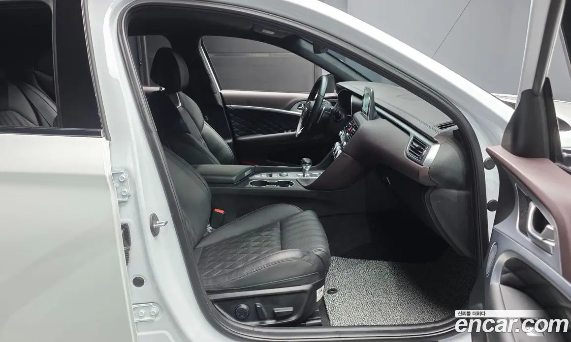 Genesis G70 2019 2.2 автомат (гидро), фото 16 Genesis G70 2019 2.2 автомат (гидро), фото 16