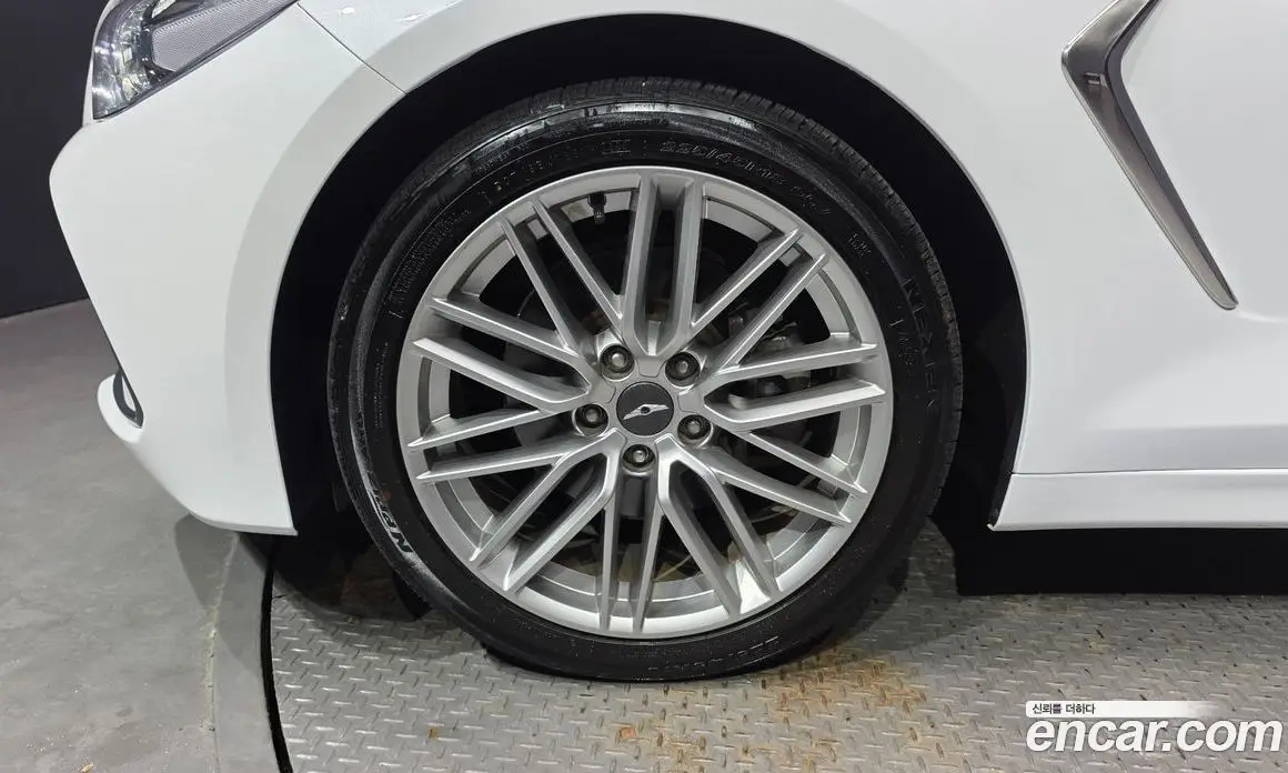 Genesis G70 2019 2.2 автомат (гидро), фото 4 Genesis G70 2019 2.2 автомат (гидро), фото 4