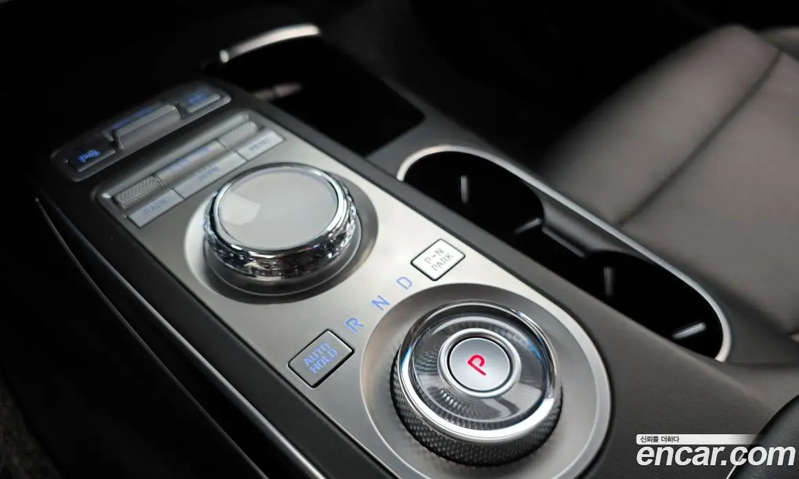 Genesis GV70 2021 2.5 автомат (гидро), фото 12 Genesis GV70 2021 2.5 автомат (гидро), фото 12