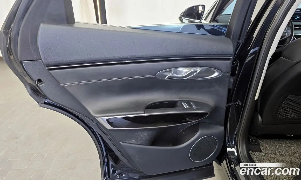 Genesis GV70 2021 2.5 автомат (гидро), фото 15 Genesis GV70 2021 2.5 автомат (гидро), фото 15