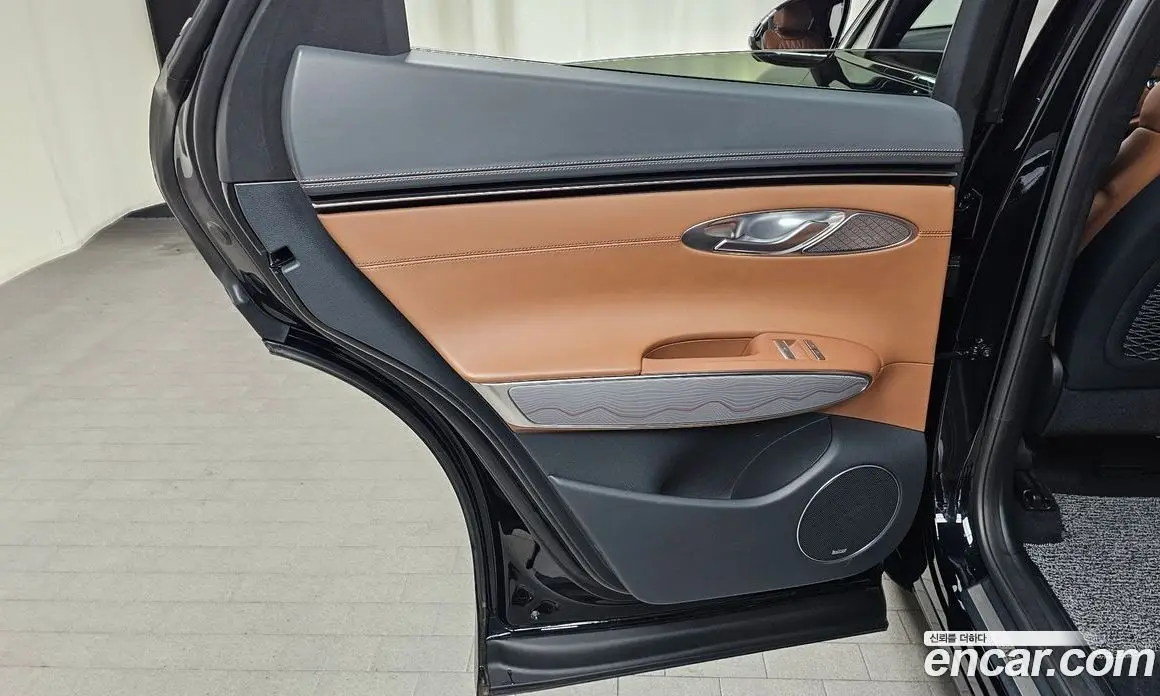 Genesis GV70 2021 2.5 автомат (гидро), фото 15 Genesis GV70 2021 2.5 автомат (гидро), фото 15
