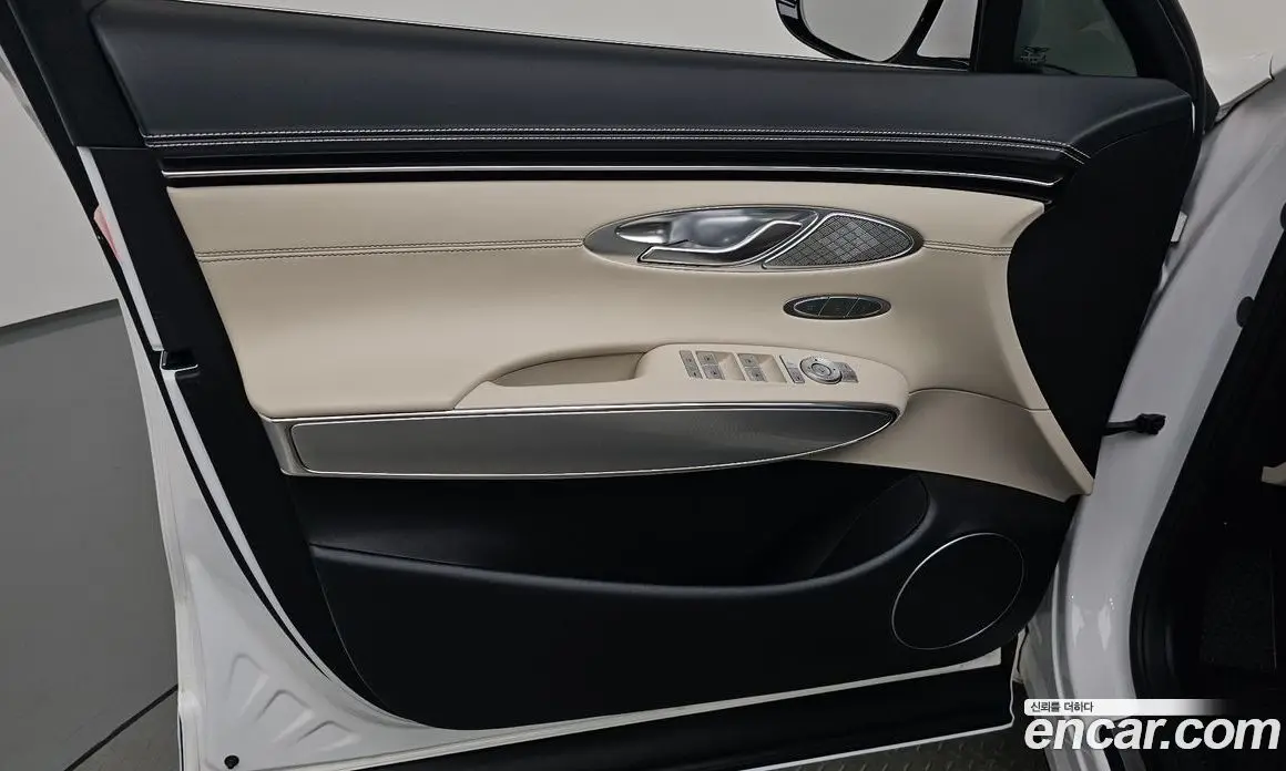 Genesis GV70 2023 2.5 автомат (гидро), фото 13 Genesis GV70 2023 2.5 автомат (гидро), фото 13