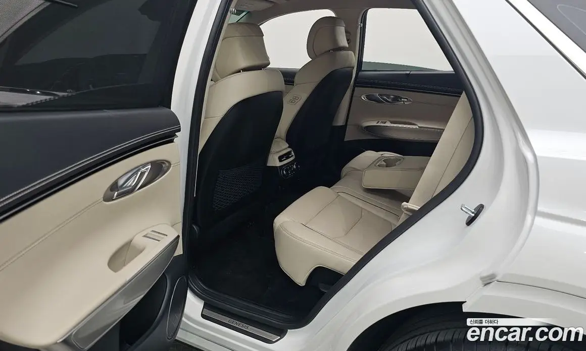 Genesis GV70 2023 2.5 автомат (гидро), фото 15 Genesis GV70 2023 2.5 автомат (гидро), фото 15