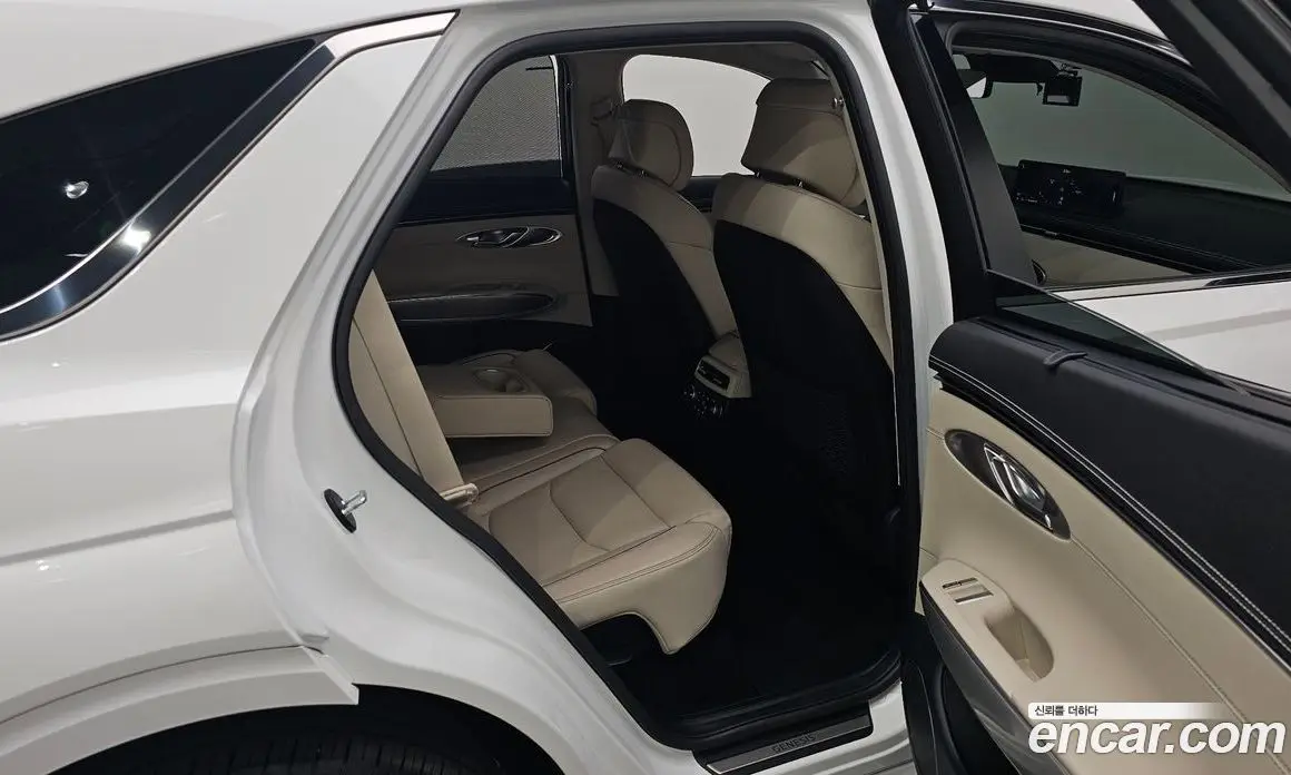Genesis GV70 2023 2.5 автомат (гидро), фото 17 Genesis GV70 2023 2.5 автомат (гидро), фото 17