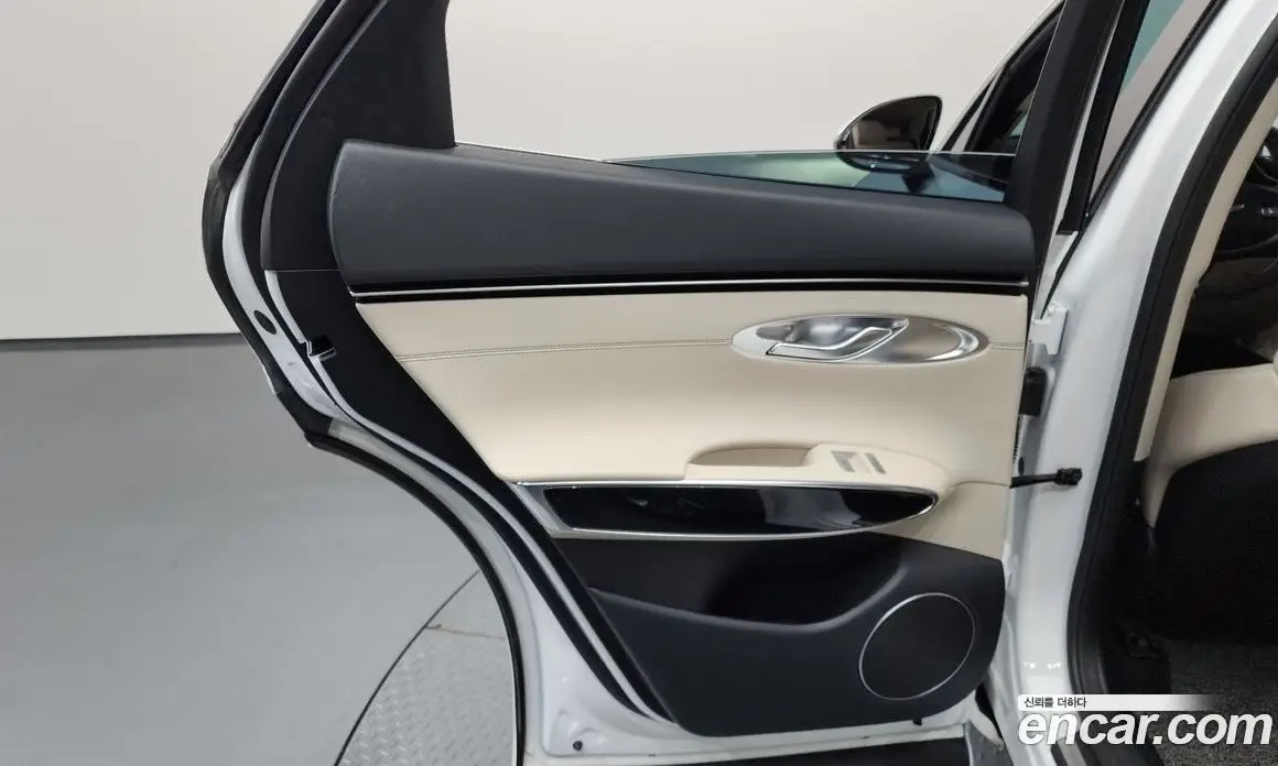 Genesis GV70 2024 2.5 автомат (гидро), фото 15 Genesis GV70 2024 2.5 автомат (гидро), фото 15