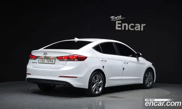 Hyundai Avante 2018 1.6 автомат (гидро), миниатюра 2