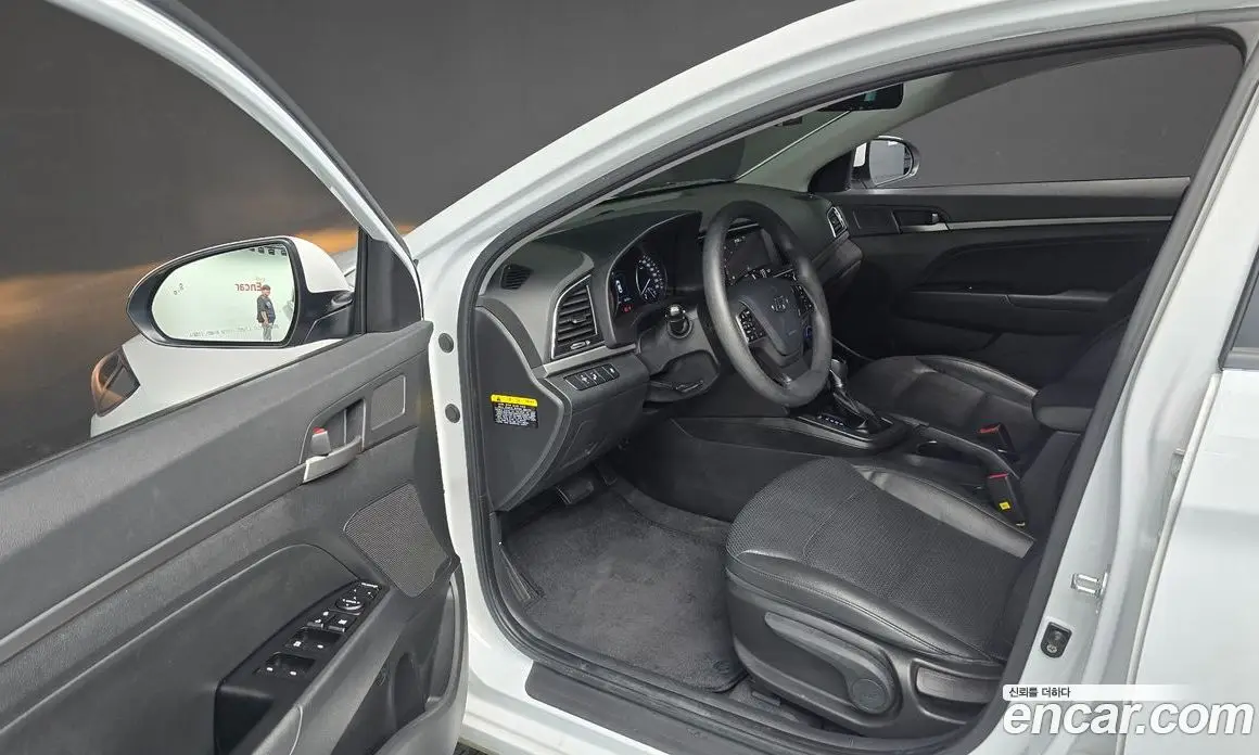 Hyundai Avante 2018 1.6 автомат (гидро), фото 13